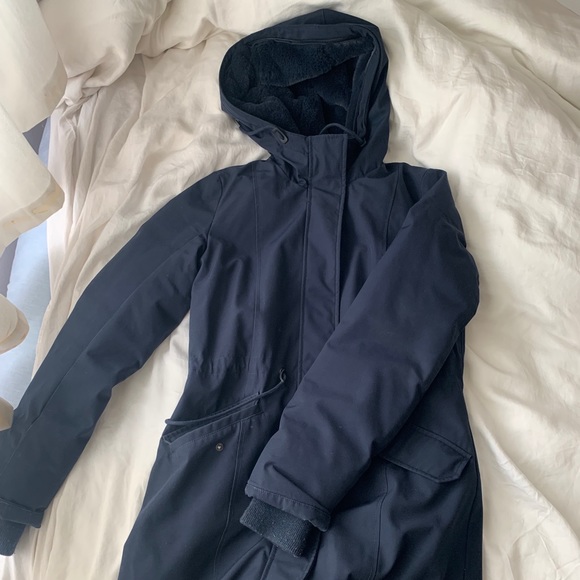 Parka Aritzia - Picture 2 of 4
